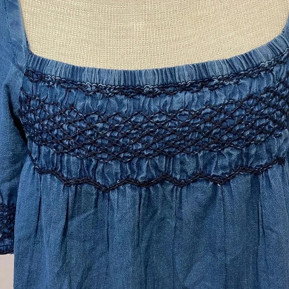 NWT!! Faherty - Presley Embroidered Detail Cotton Chambray Top Dark Indigo Wash - Picture 4 of 9